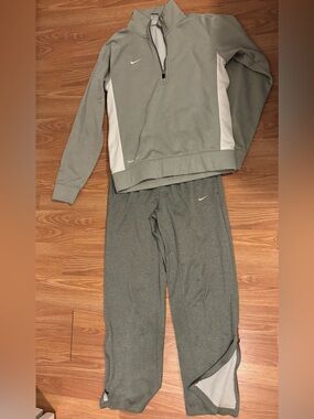 Nike grey jogging suit size medium